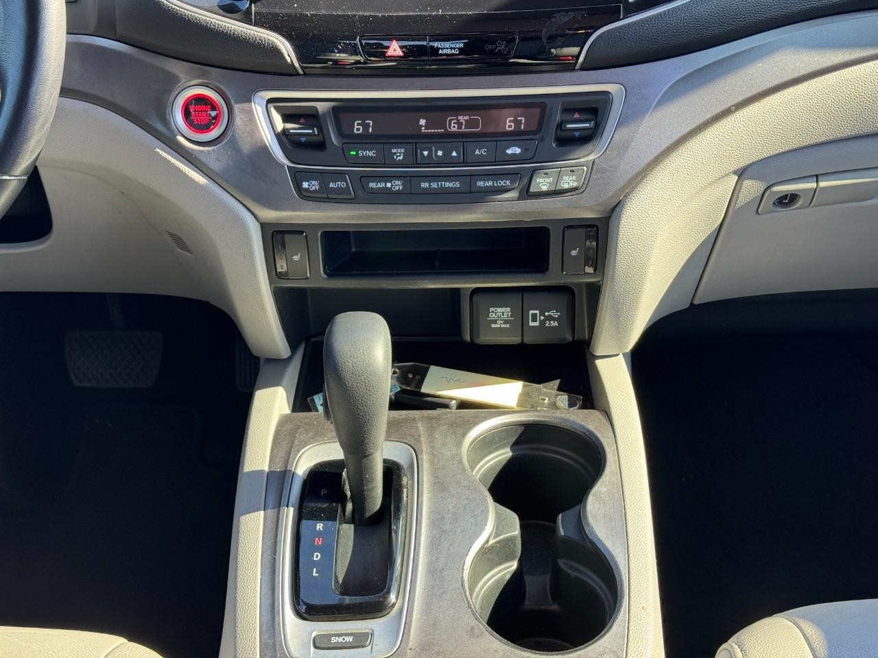 Honda Pilot Vehicle Full-screen Gallery Image 13