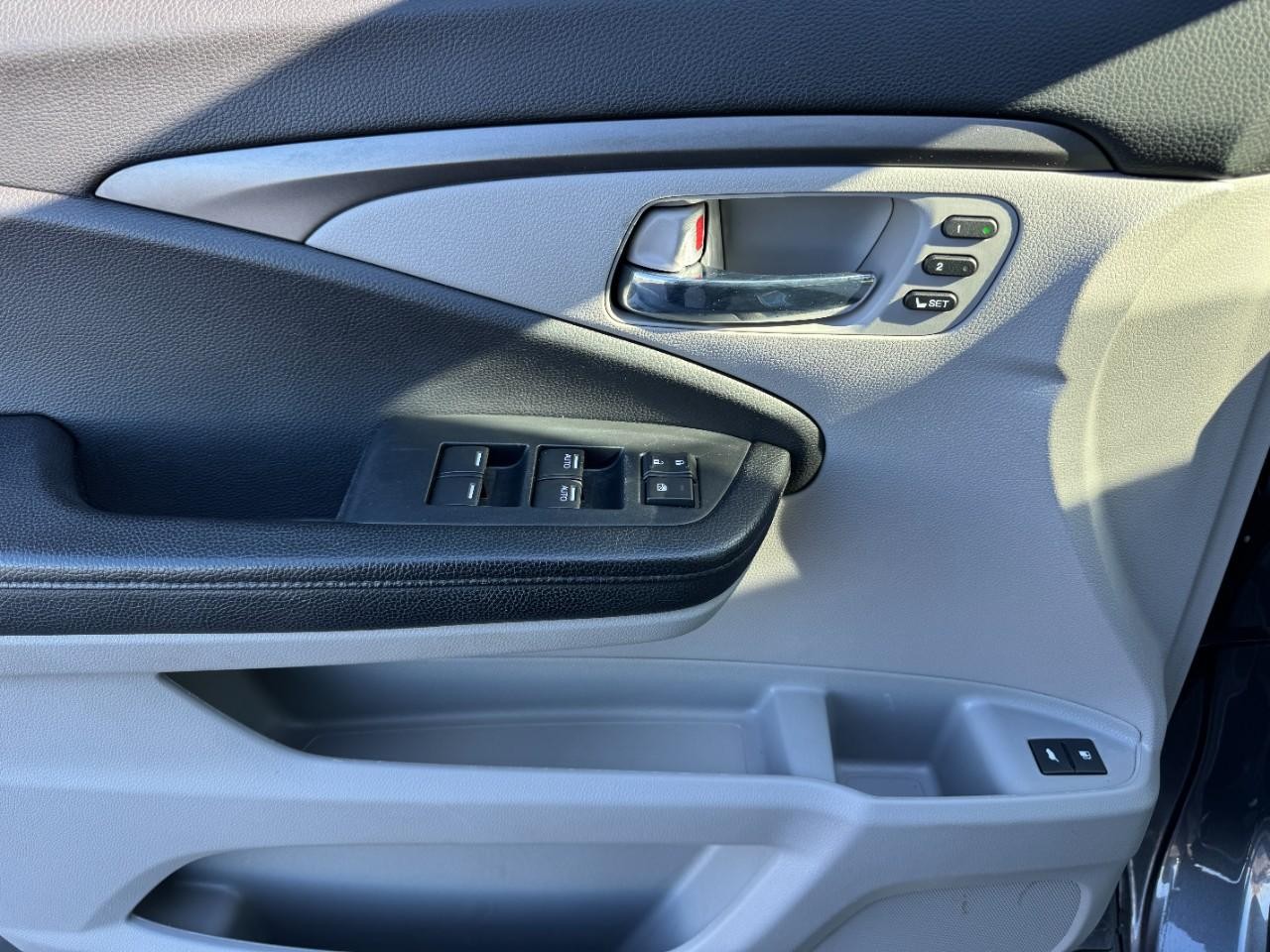 Honda Pilot Vehicle Full-screen Gallery Image 16