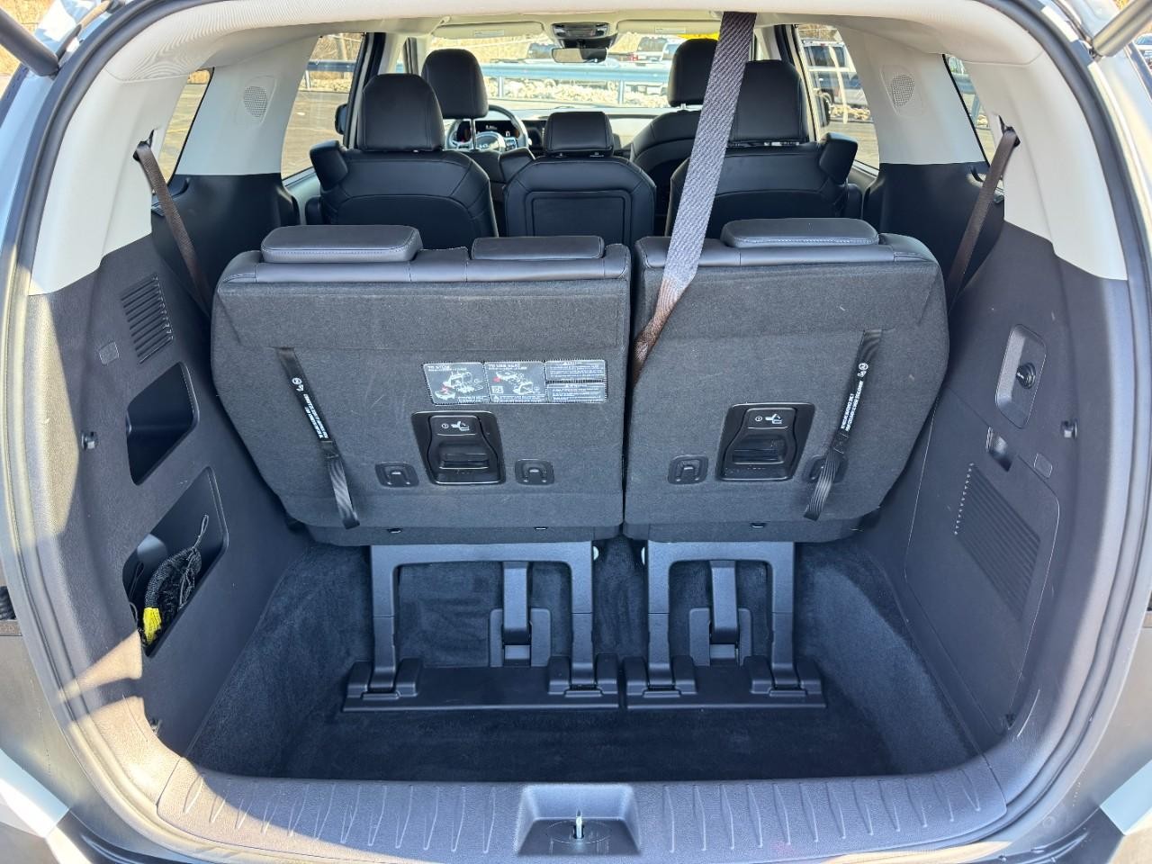 Kia Carnival Vehicle Full-screen Gallery Image 04