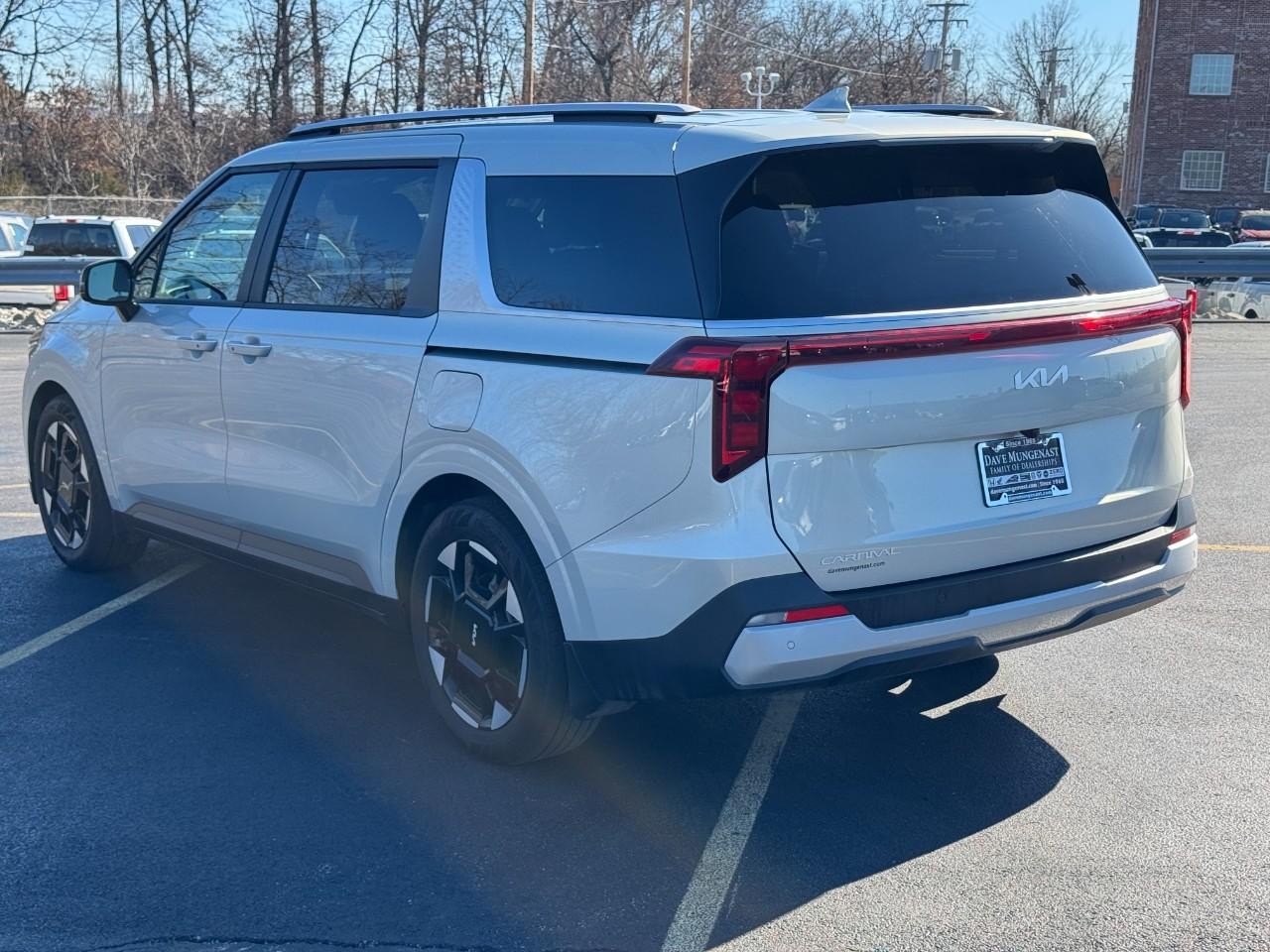 Kia Carnival Vehicle Full-screen Gallery Image 07