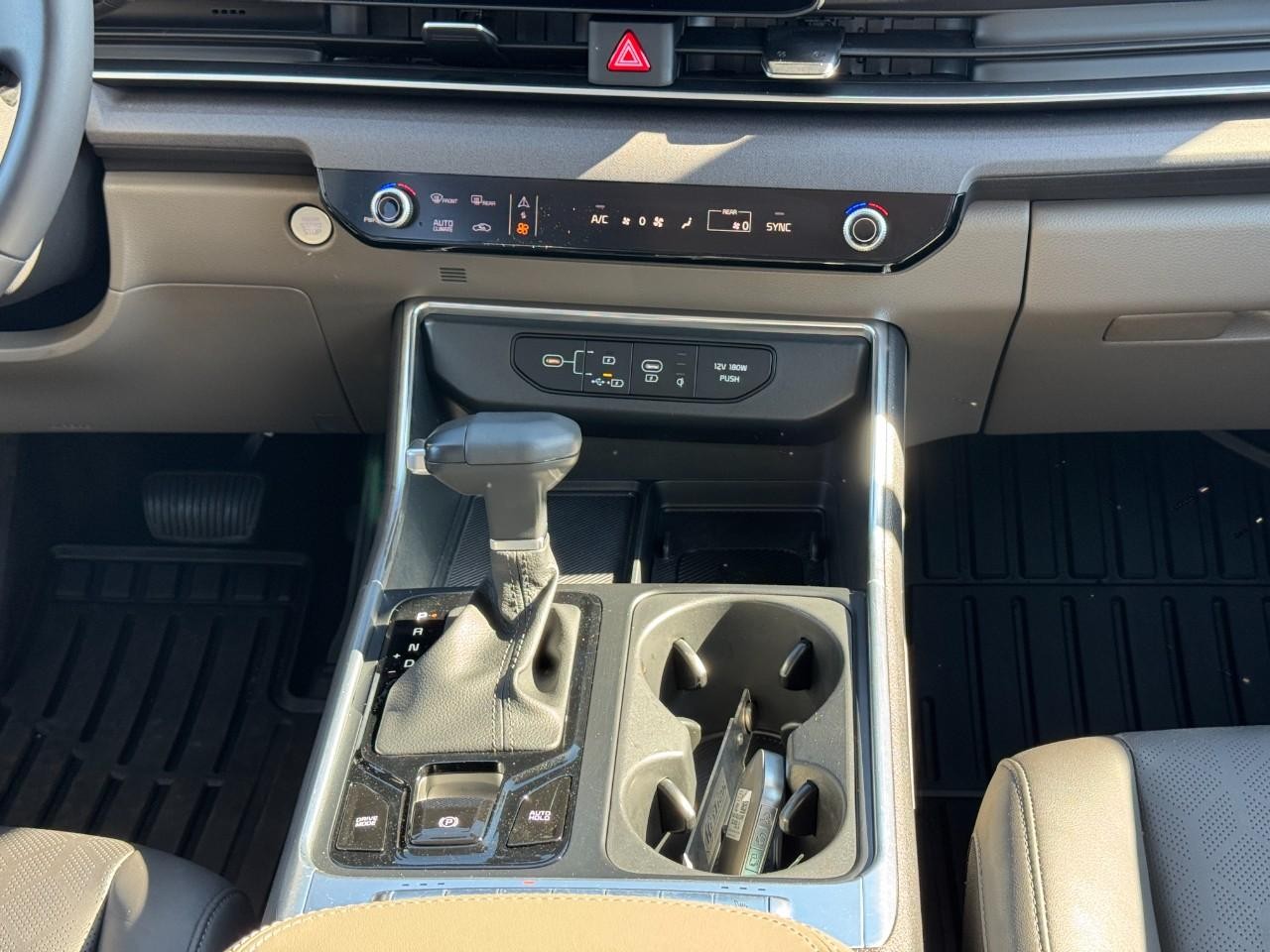 Kia Carnival Vehicle Full-screen Gallery Image 14