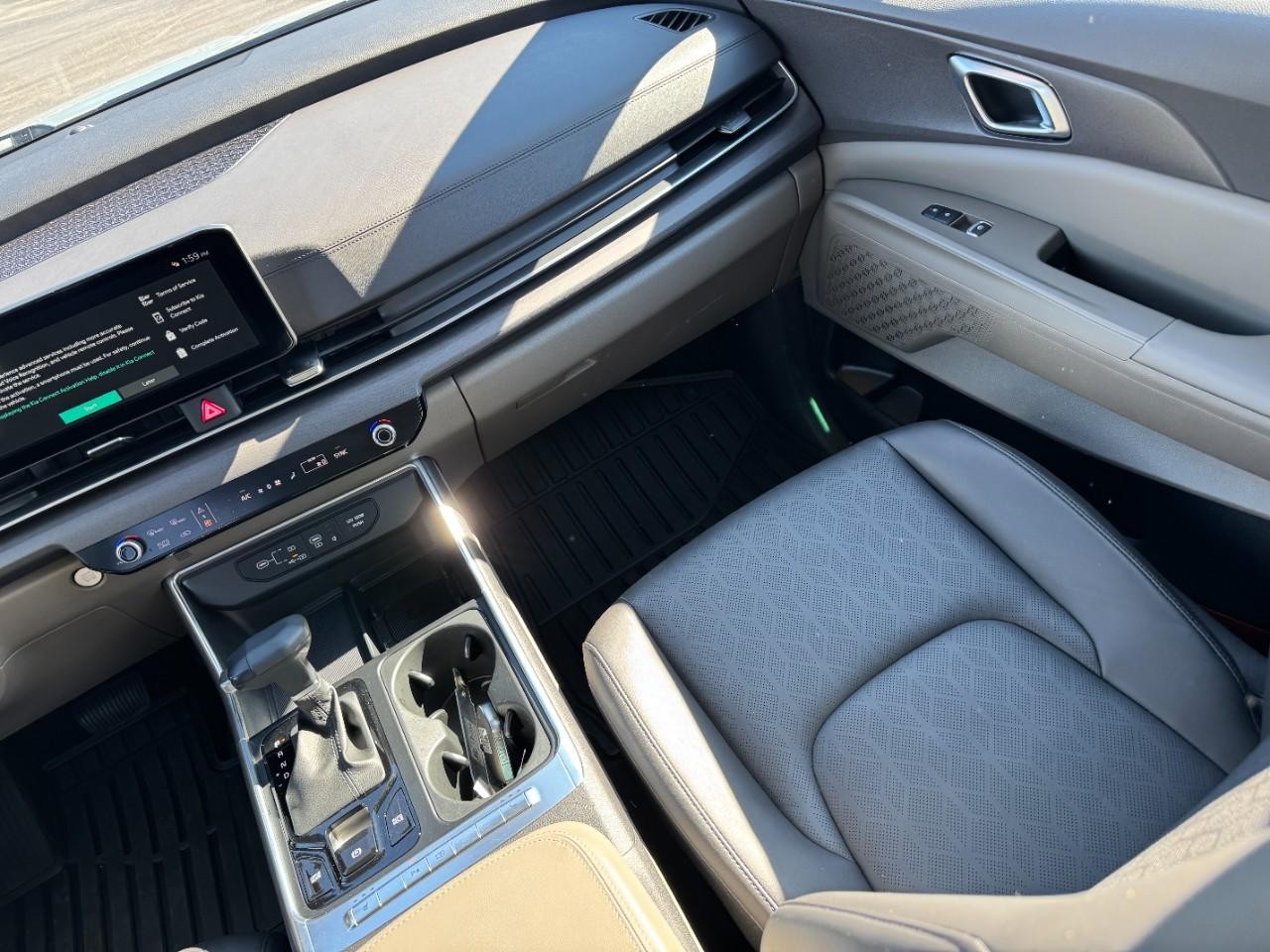 Kia Carnival Vehicle Full-screen Gallery Image 15