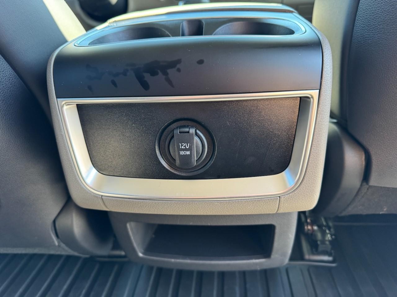 Kia Carnival Vehicle Full-screen Gallery Image 16