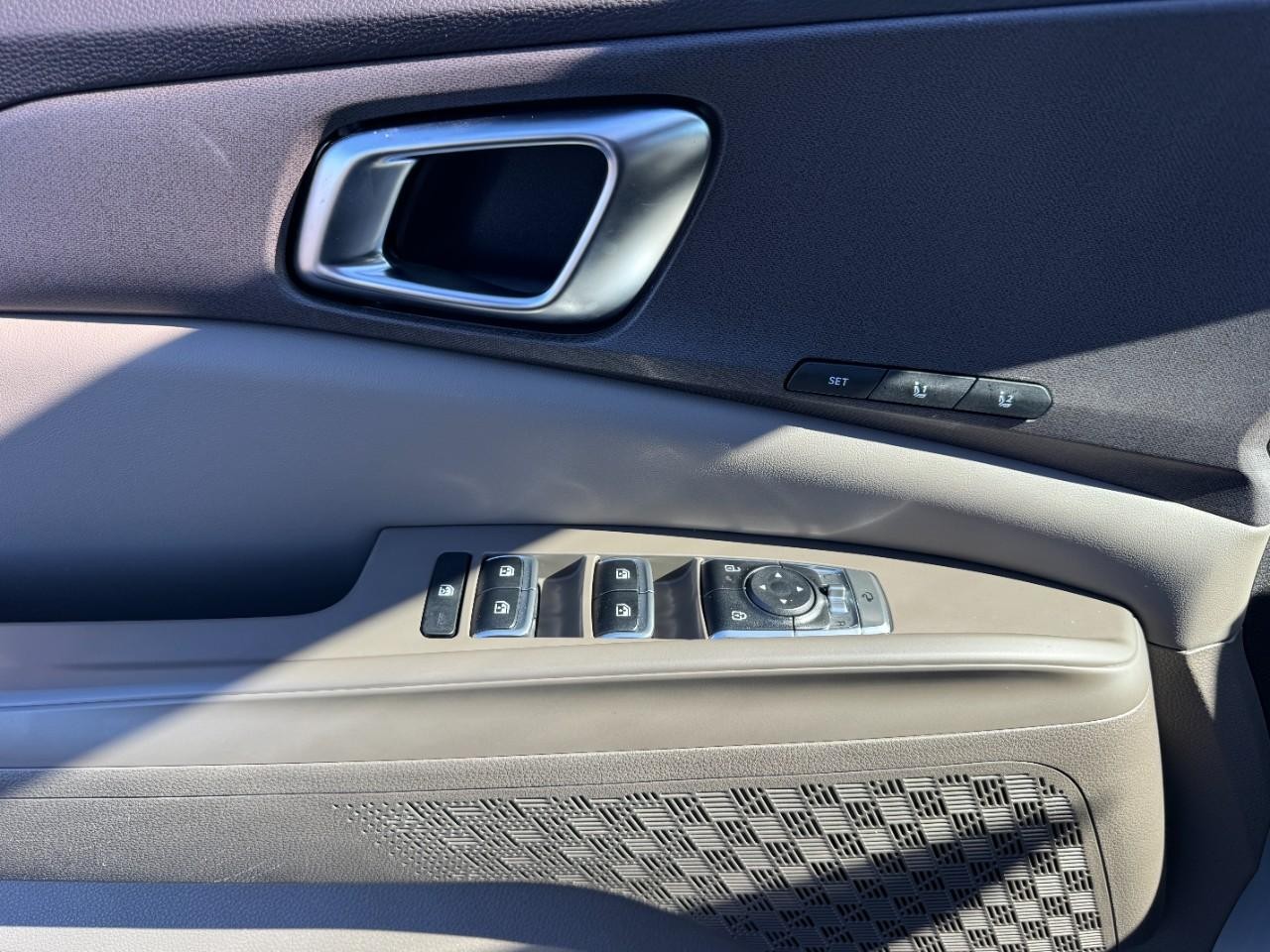 Kia Carnival Vehicle Full-screen Gallery Image 18