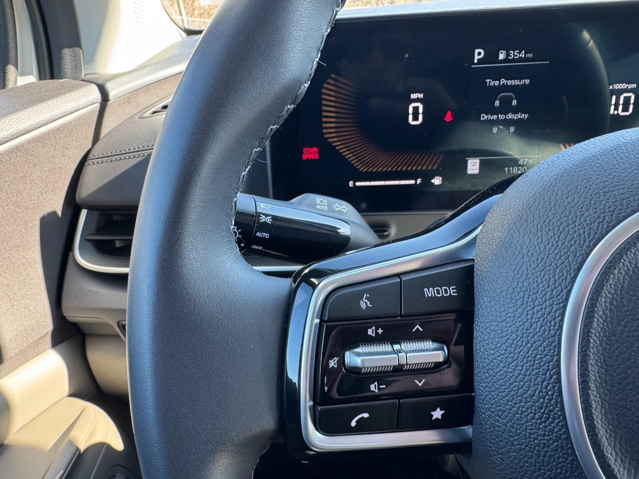 Kia Carnival Vehicle Full-screen Gallery Image 19