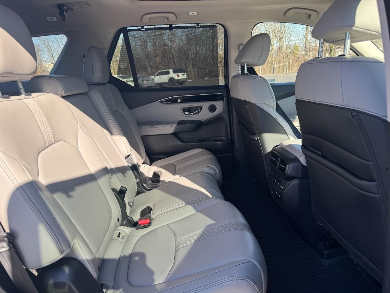 Honda Pilot Vehicle Full-screen Gallery Image 10