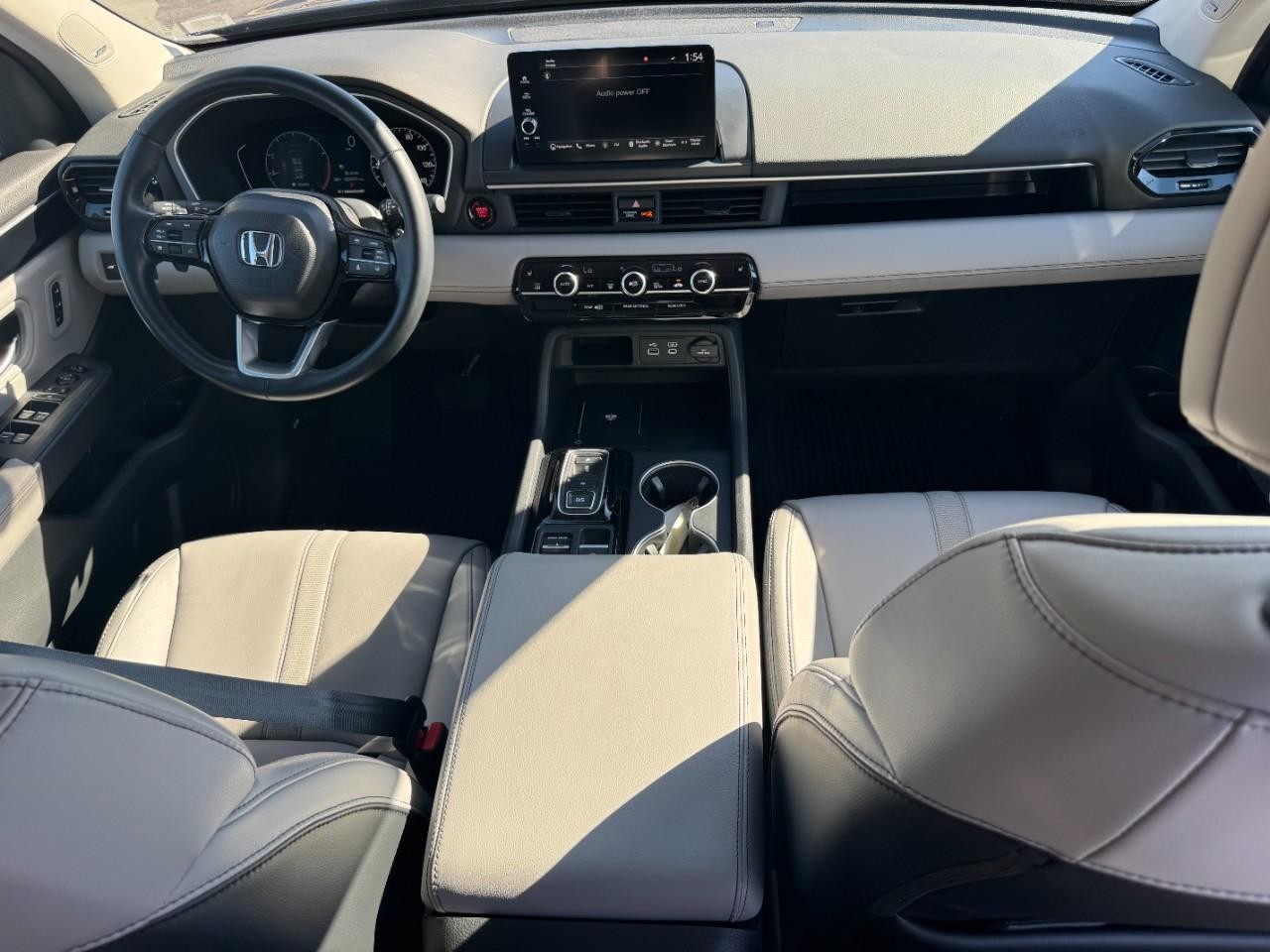 Honda Pilot Vehicle Full-screen Gallery Image 12