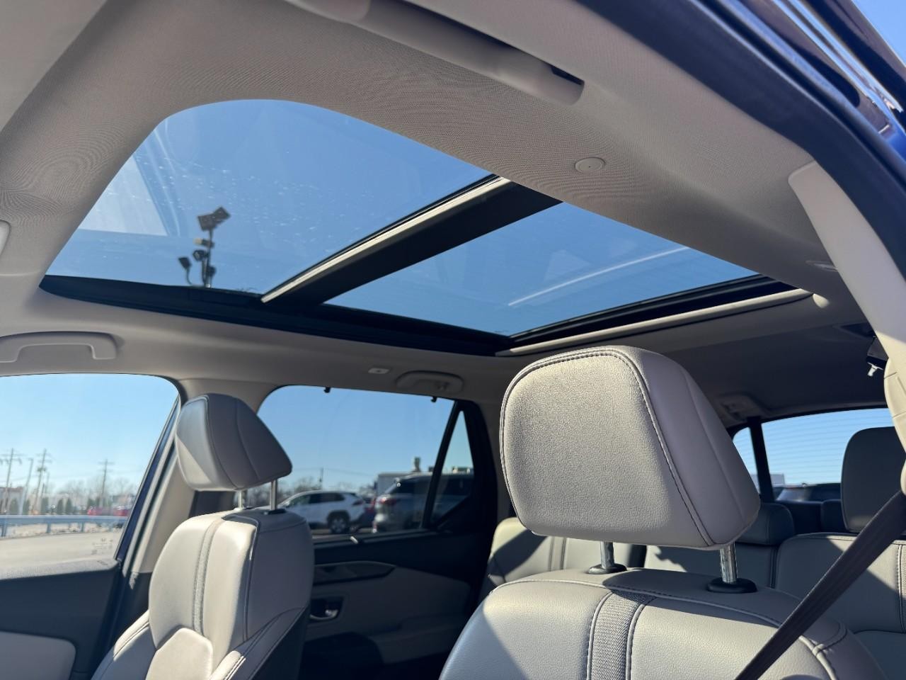 Honda Pilot Vehicle Full-screen Gallery Image 19