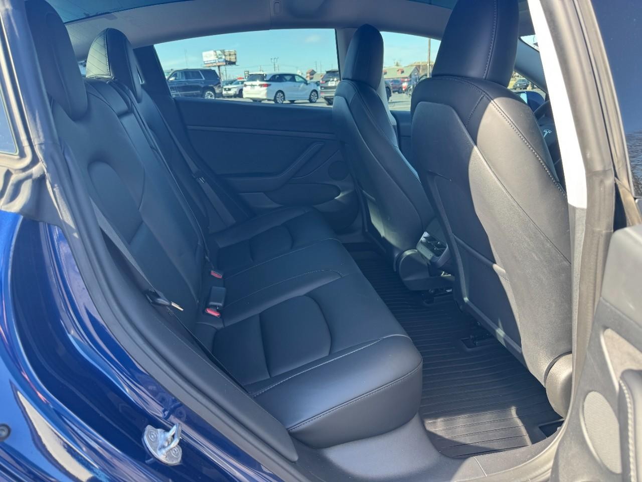 Tesla Model 3 Vehicle Full-screen Gallery Image 10