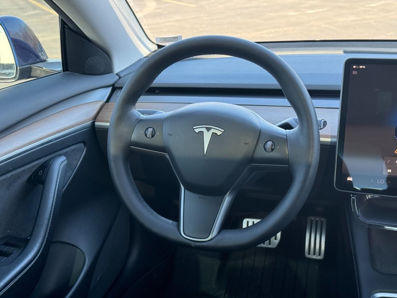 Tesla Model 3 Vehicle Full-screen Gallery Image 12