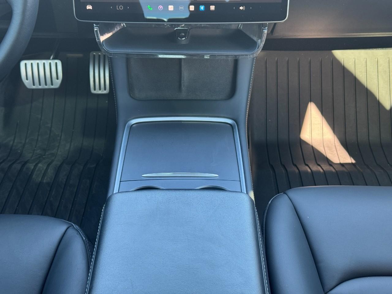 Tesla Model 3 Vehicle Full-screen Gallery Image 14