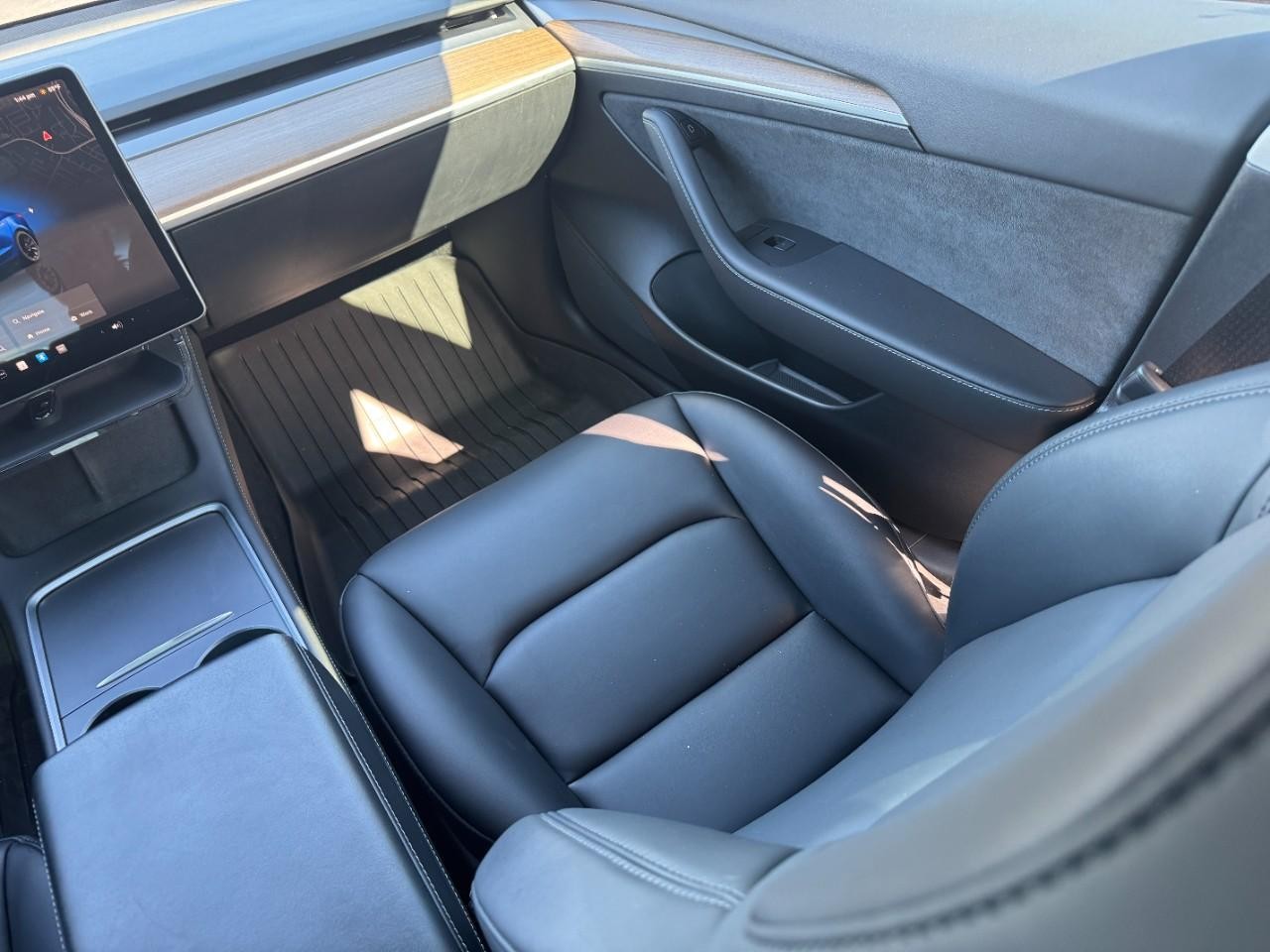 Tesla Model 3 Vehicle Full-screen Gallery Image 15