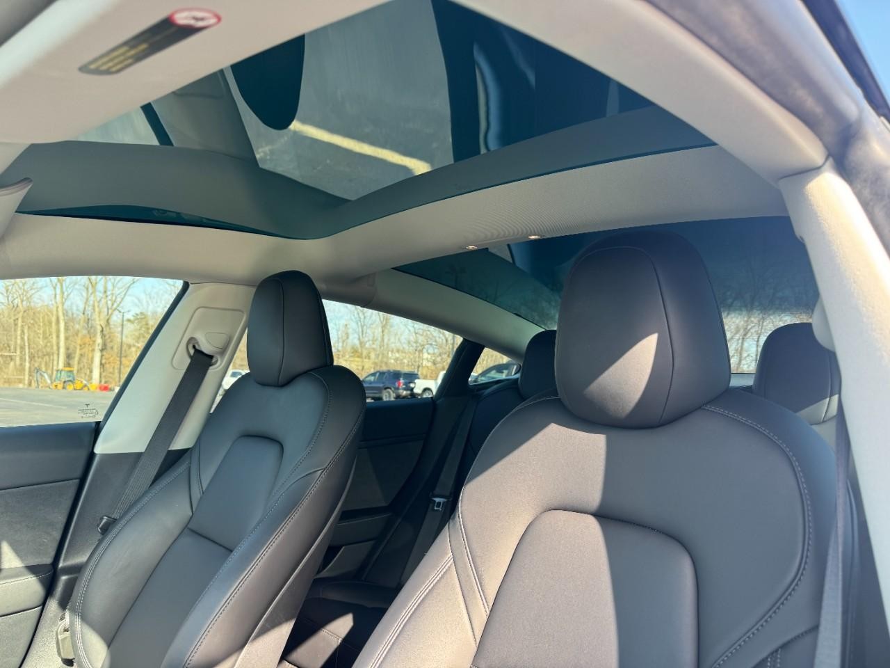 Tesla Model 3 Vehicle Full-screen Gallery Image 23