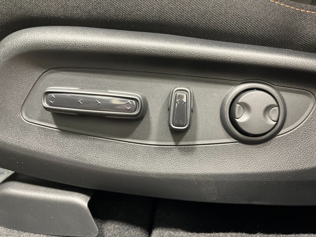 Honda CR-V Hybrid Vehicle Full-screen Gallery Image 14