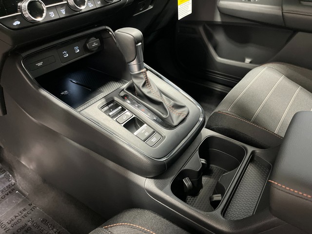 Honda CR-V Hybrid Vehicle Full-screen Gallery Image 16