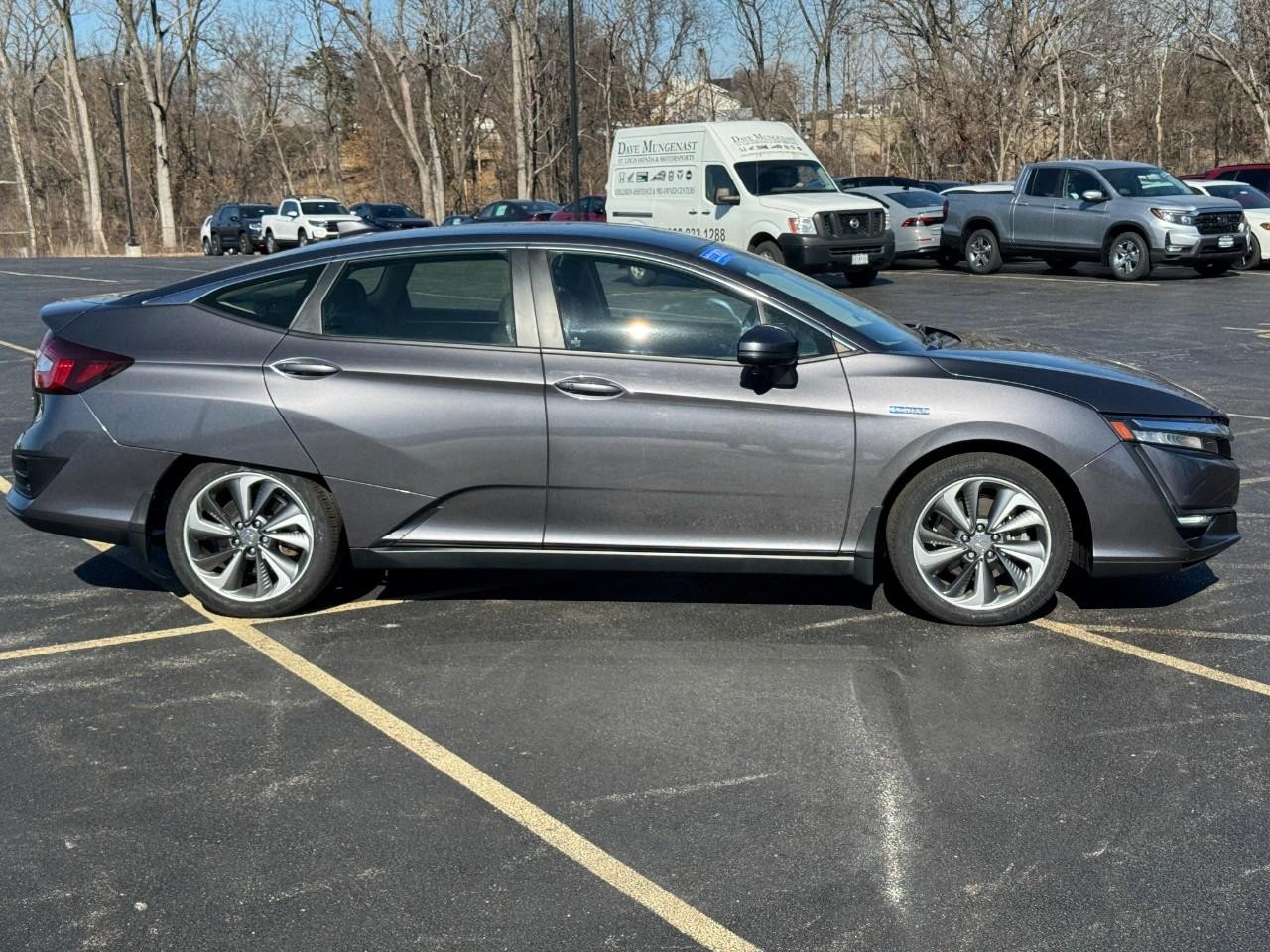 Honda Clarity Plug-In Hybrid Vehicle Full-screen Gallery Image 02