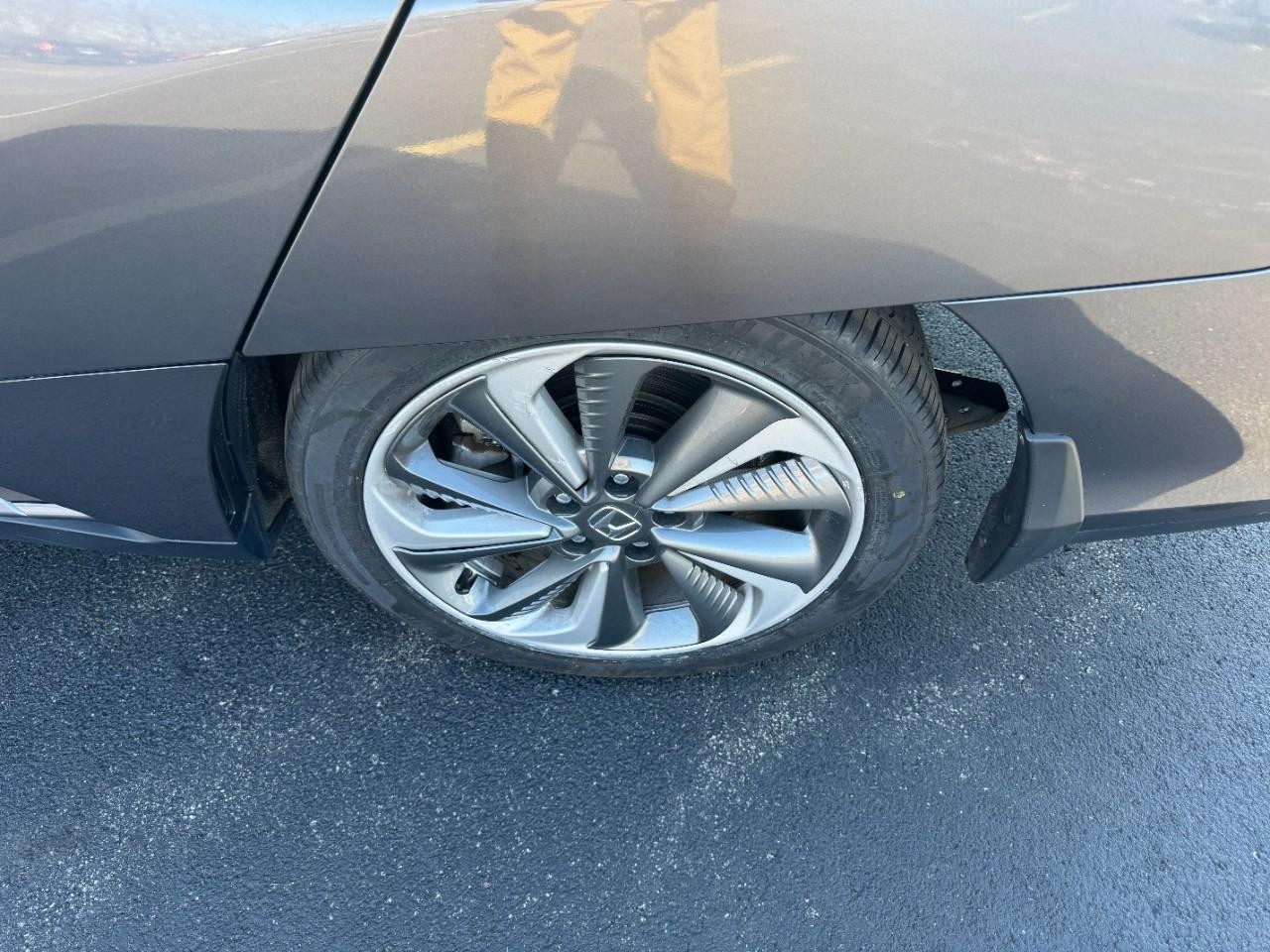 Honda Clarity Plug-In Hybrid Vehicle Full-screen Gallery Image 07