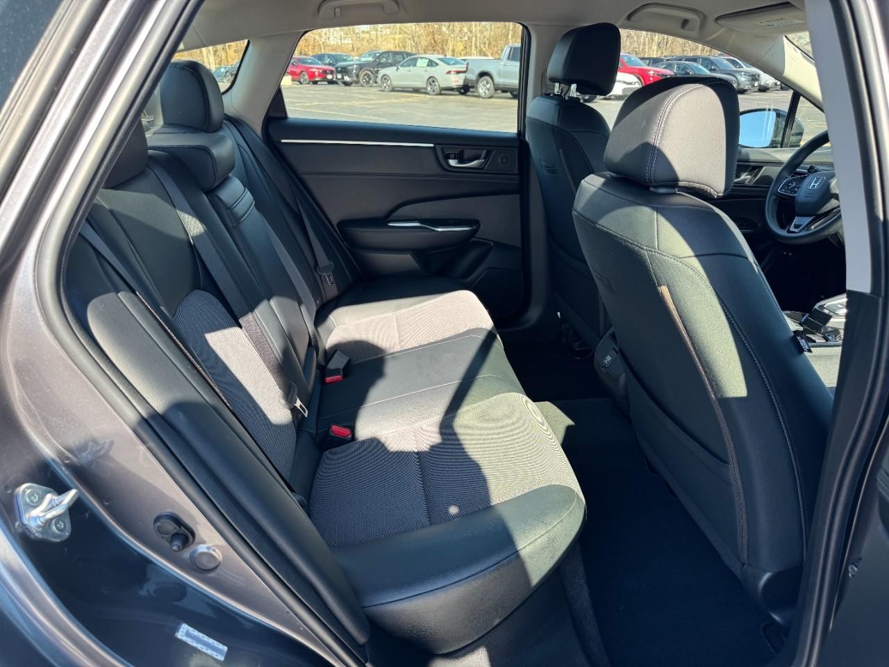 Honda Clarity Plug-In Hybrid Vehicle Full-screen Gallery Image 11