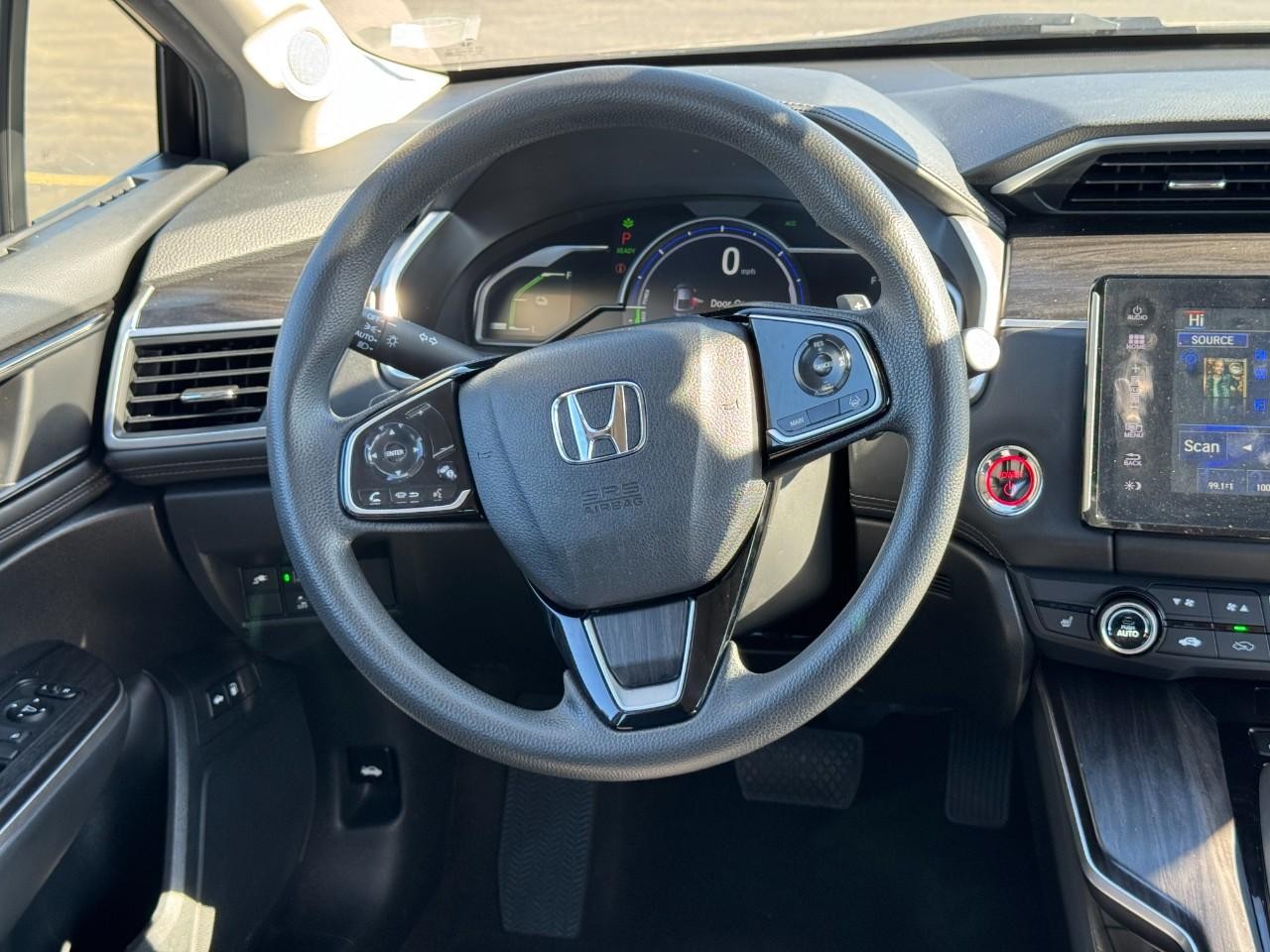 Honda Clarity Plug-In Hybrid Vehicle Full-screen Gallery Image 13