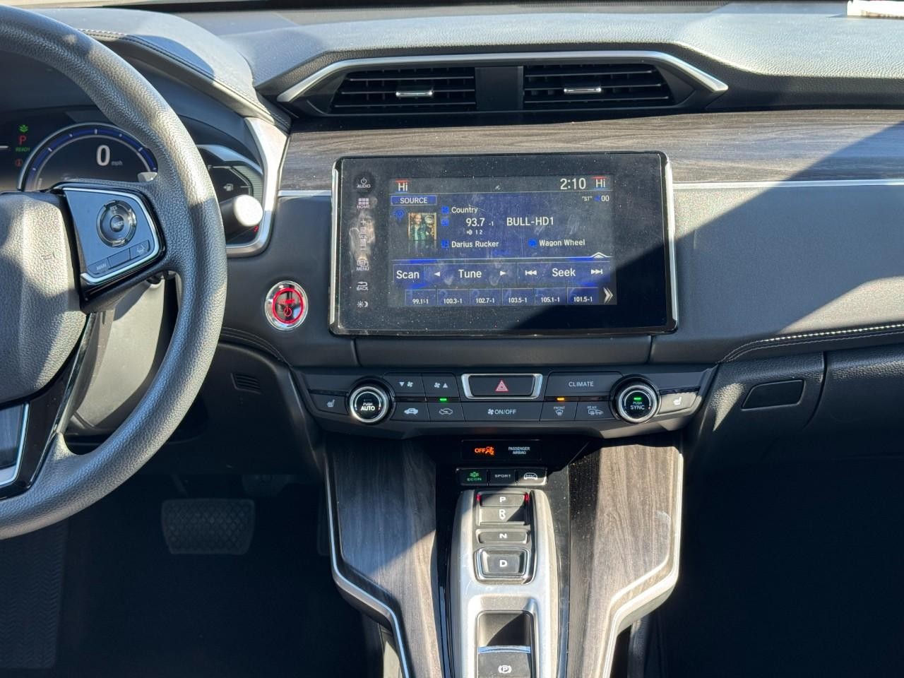 Honda Clarity Plug-In Hybrid Vehicle Full-screen Gallery Image 14