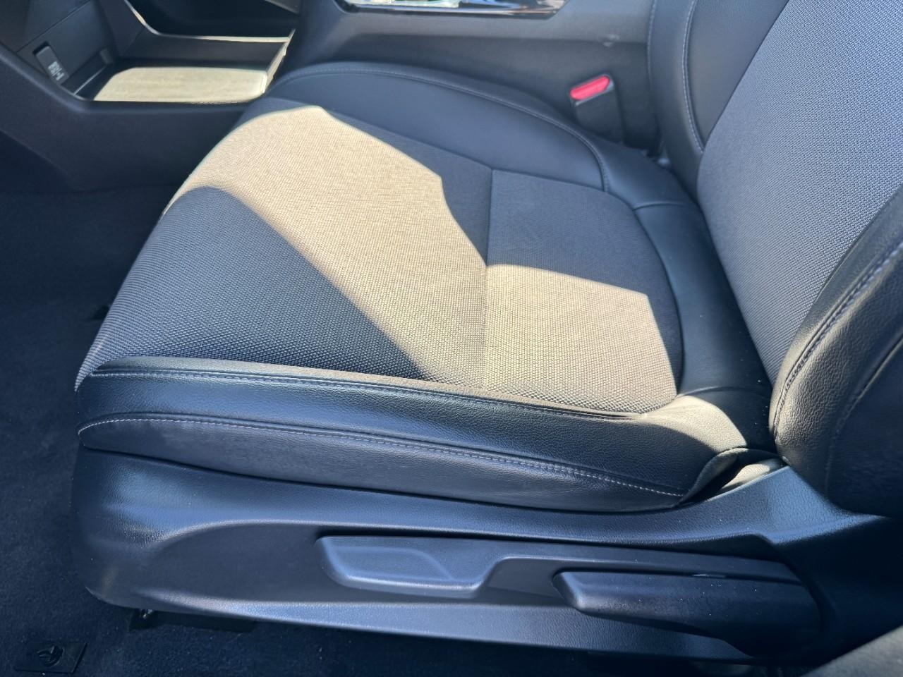 Honda Clarity Plug-In Hybrid Vehicle Full-screen Gallery Image 18