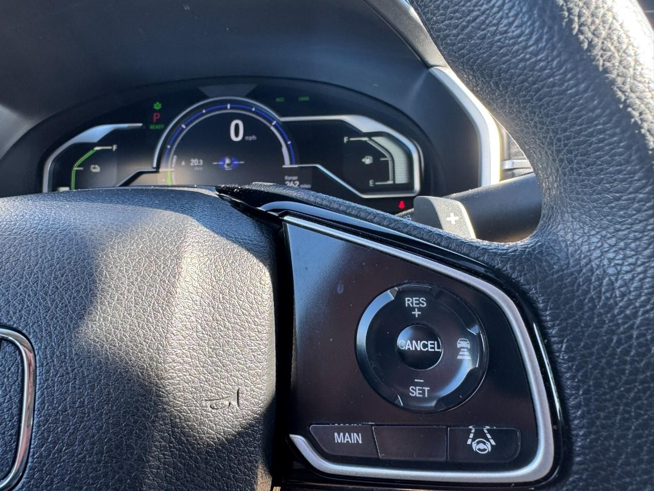 Honda Clarity Plug-In Hybrid Vehicle Full-screen Gallery Image 21