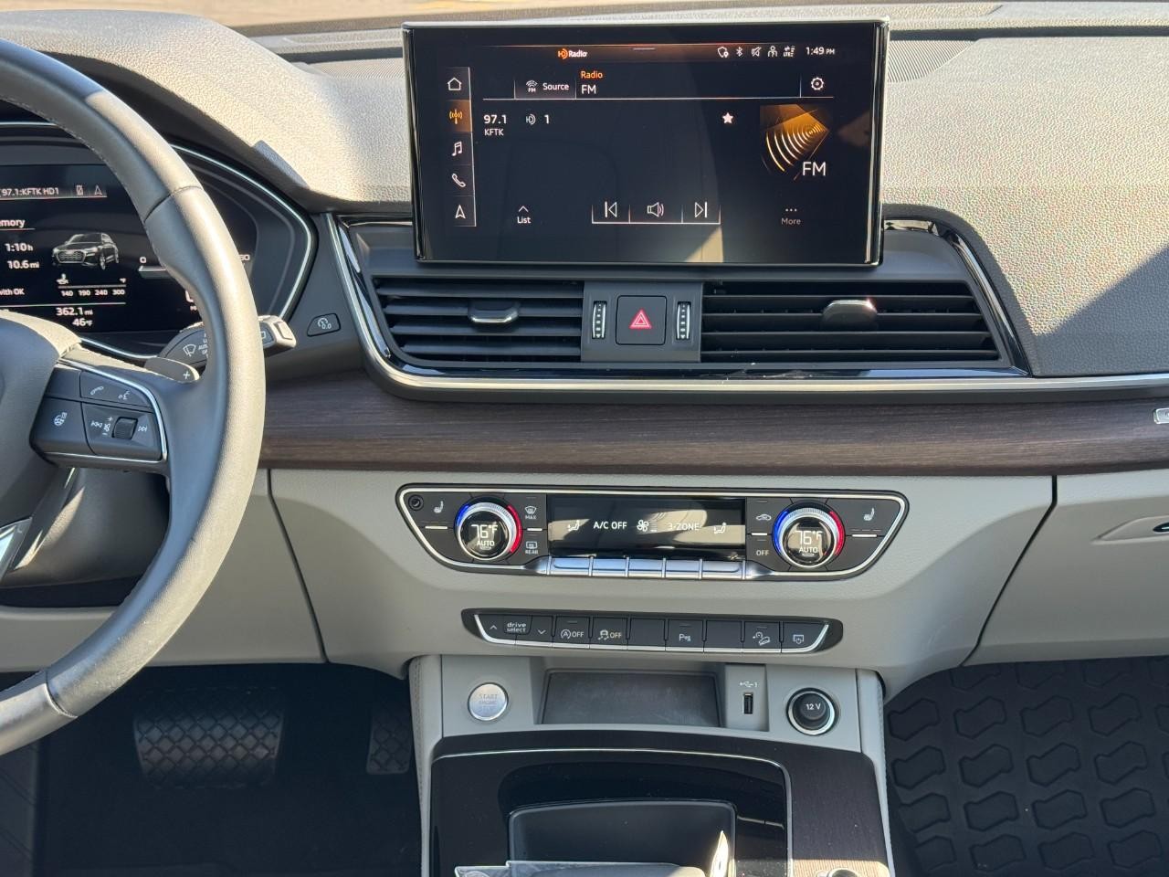 Audi Q5 Vehicle Full-screen Gallery Image 13