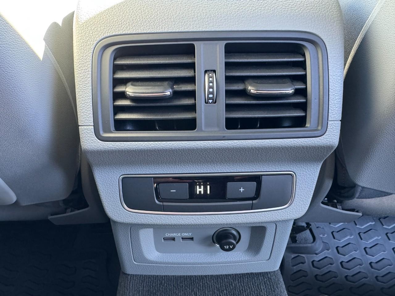 Audi Q5 Vehicle Full-screen Gallery Image 16