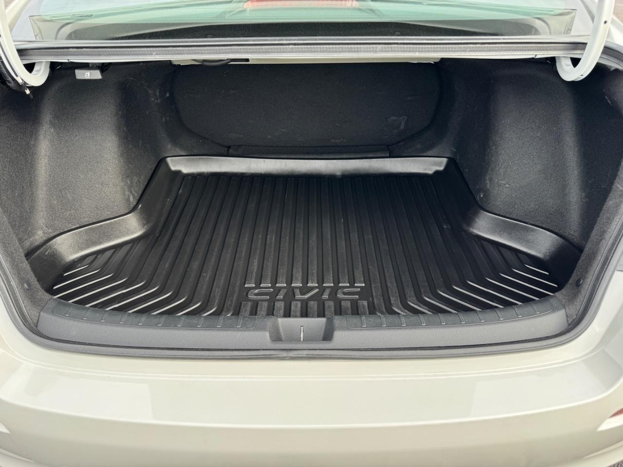 Honda Civic Sedan Vehicle Full-screen Gallery Image 04