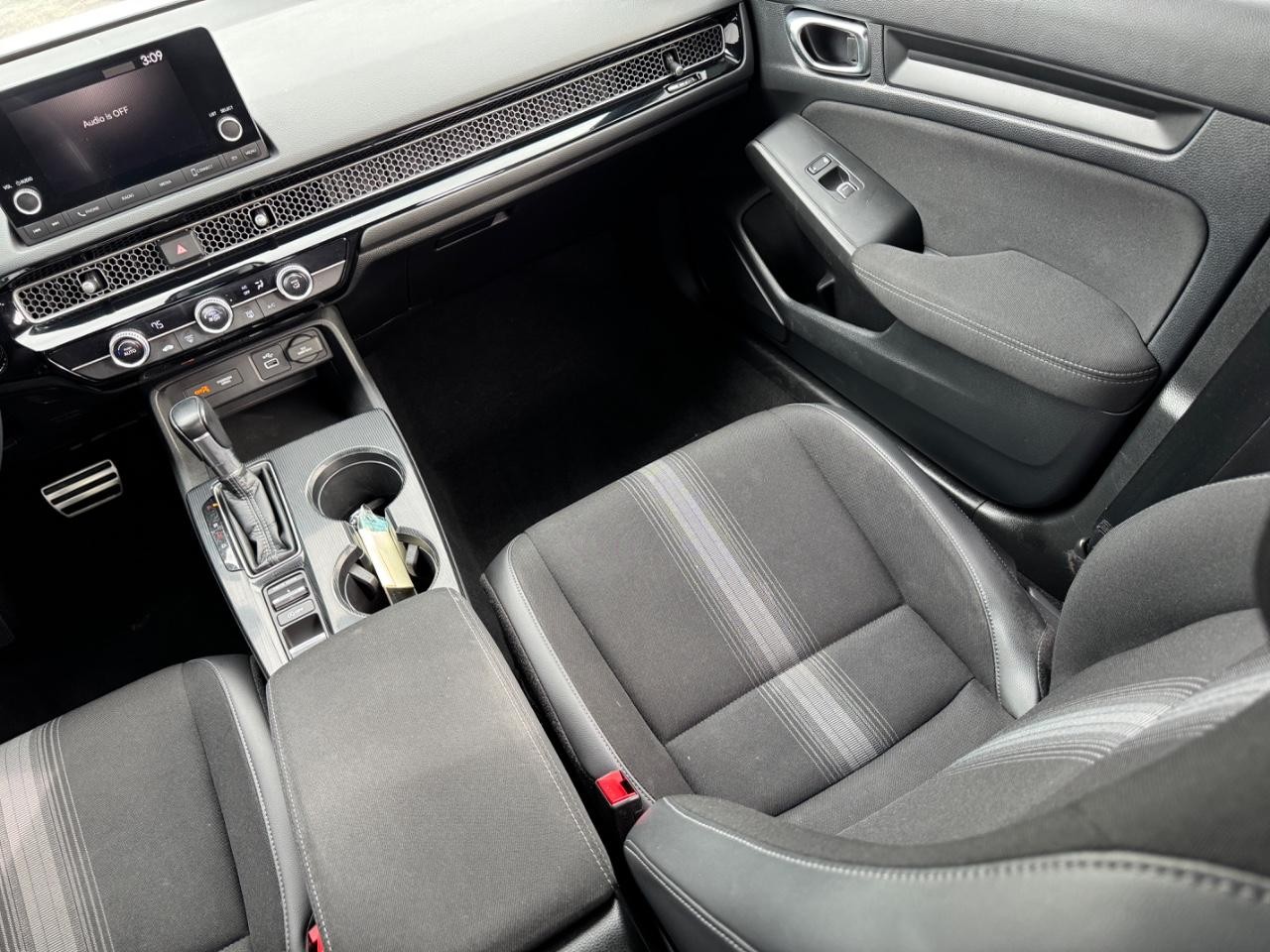 Honda Civic Sedan Vehicle Full-screen Gallery Image 15