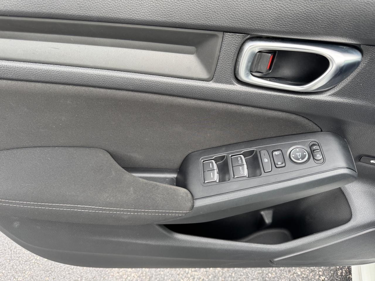 Honda Civic Sedan Vehicle Full-screen Gallery Image 19