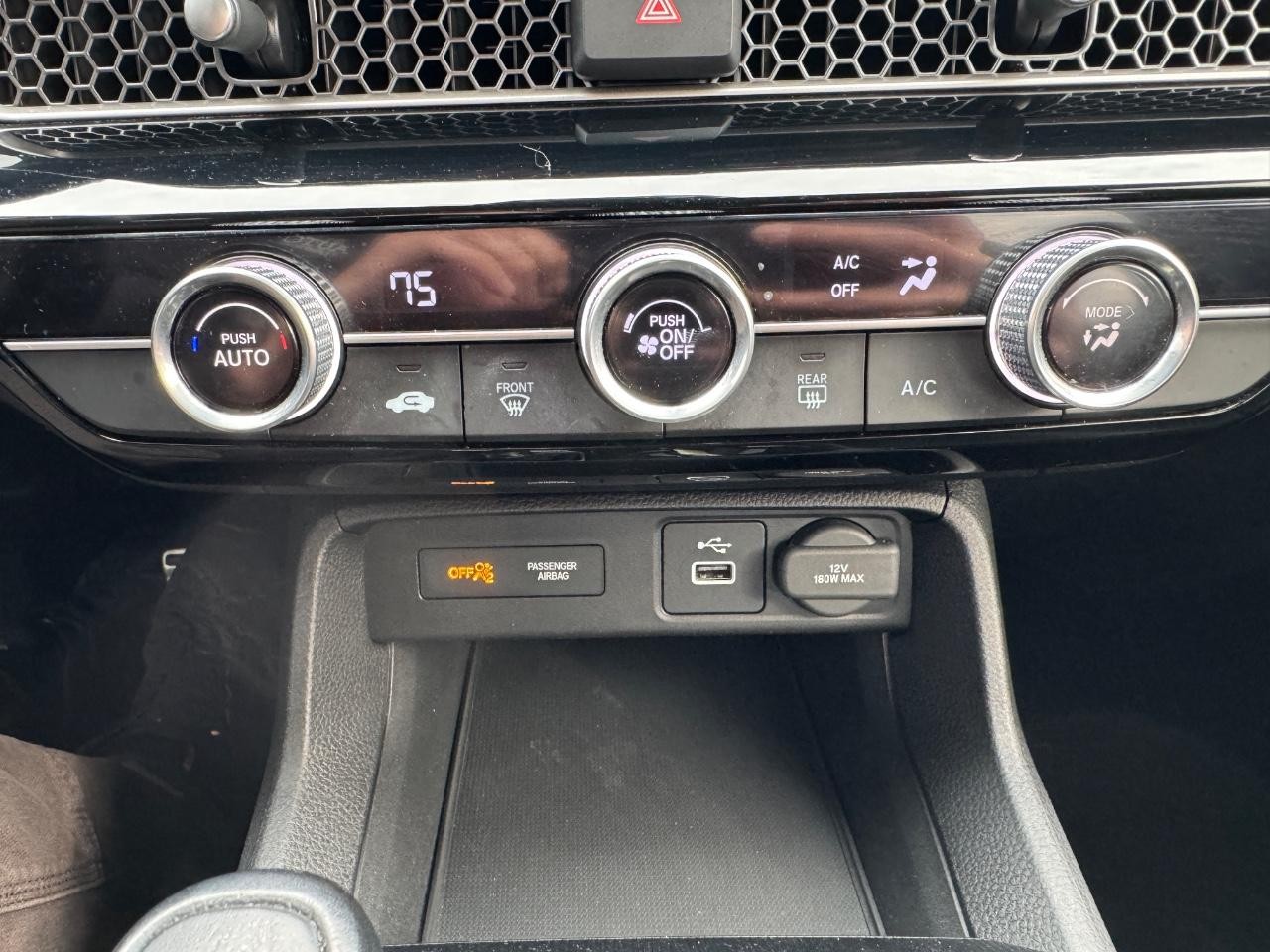 Honda Civic Sedan Vehicle Full-screen Gallery Image 23