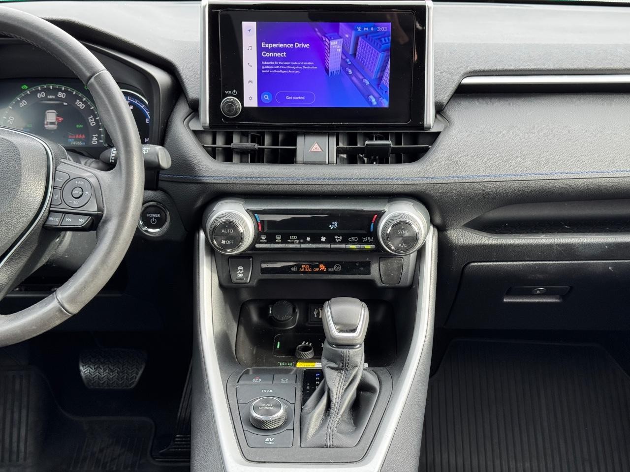 Toyota RAV4 Vehicle Full-screen Gallery Image 12