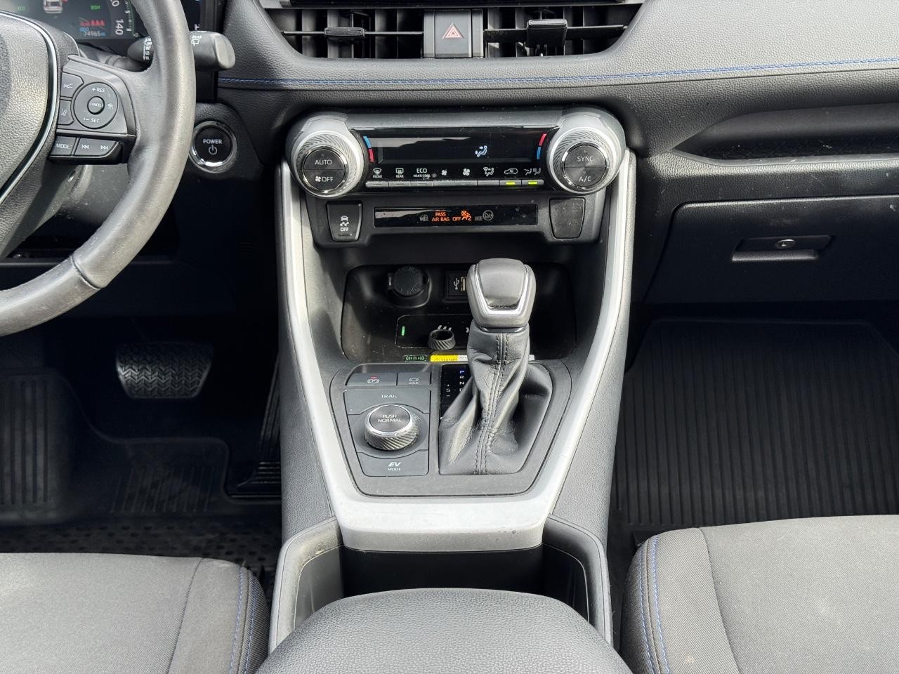 Toyota RAV4 Vehicle Full-screen Gallery Image 14