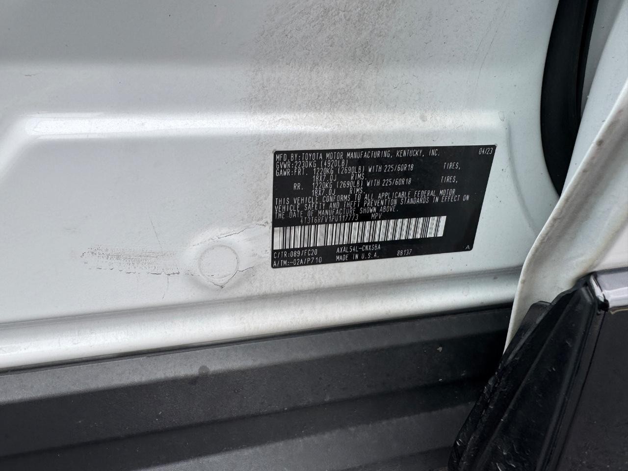 Toyota RAV4 Vehicle Full-screen Gallery Image 25