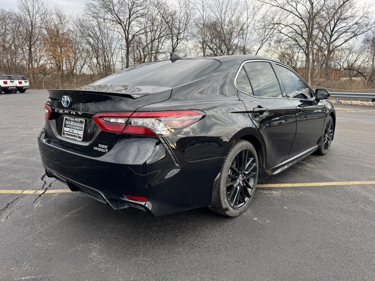 Toyota Camry Vehicle Full-screen Gallery Image 04