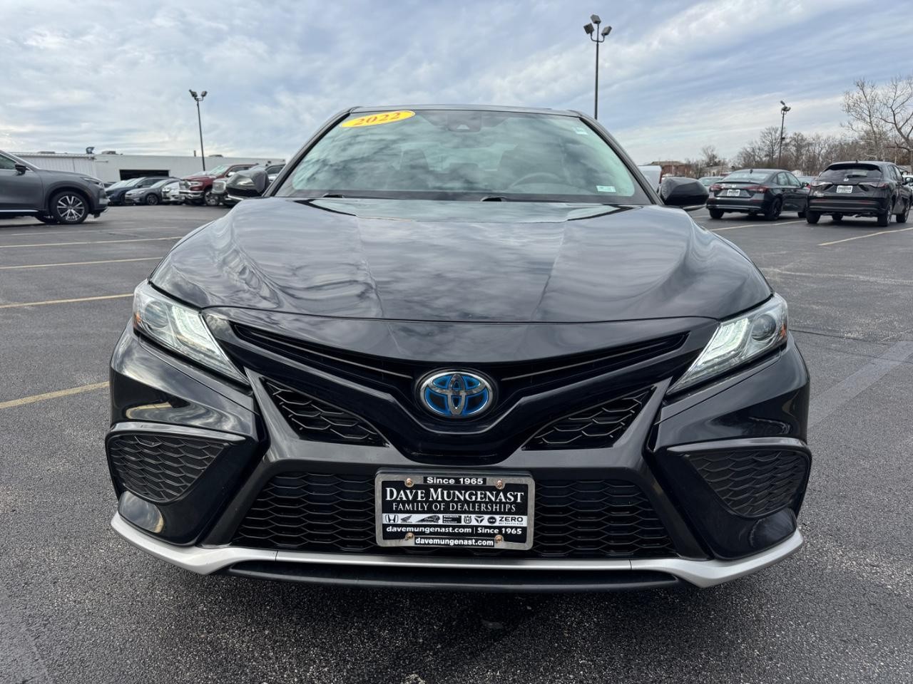 Toyota Camry Vehicle Full-screen Gallery Image 10