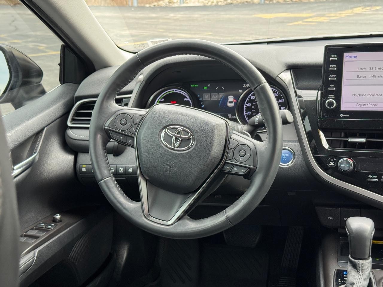 Toyota Camry Vehicle Full-screen Gallery Image 13