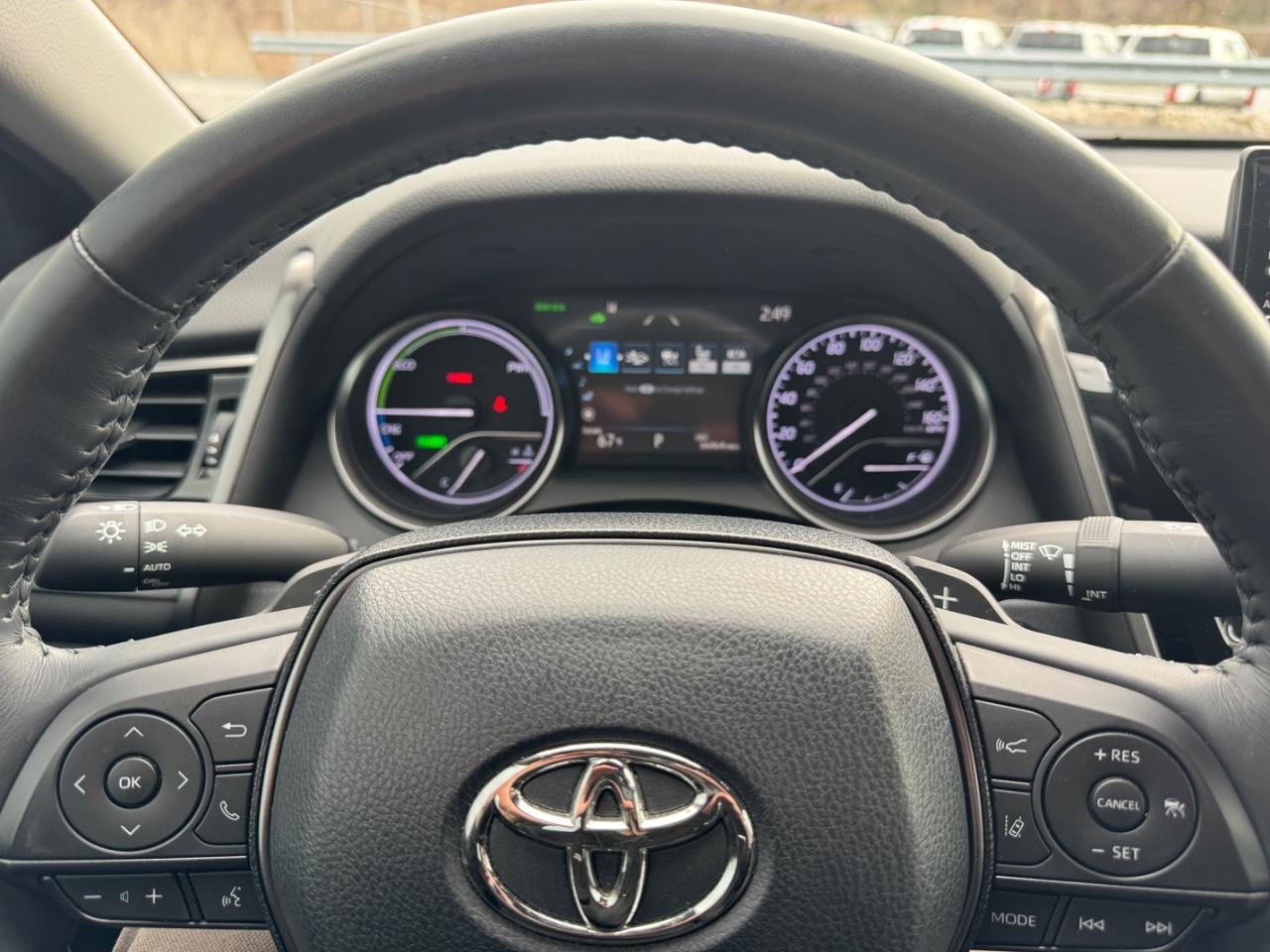 Toyota Camry Vehicle Full-screen Gallery Image 19