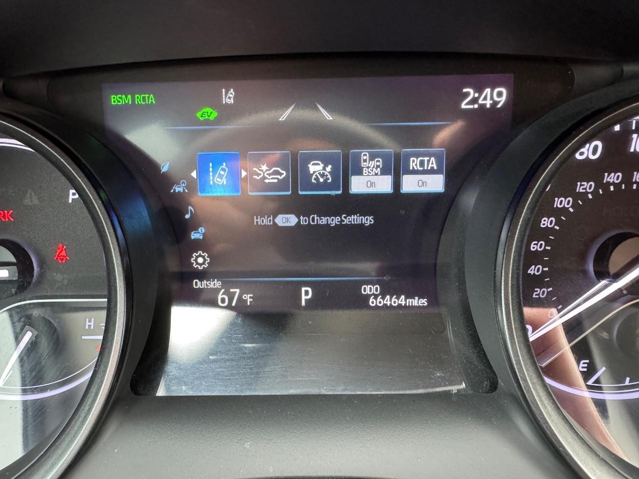 Toyota Camry Vehicle Full-screen Gallery Image 20