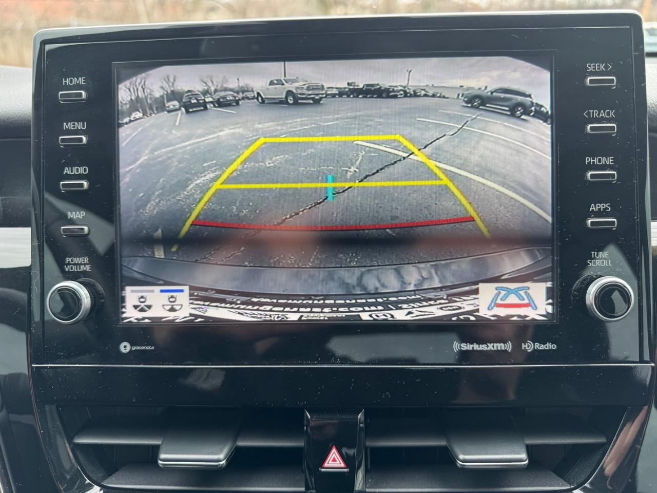 Toyota Camry Vehicle Full-screen Gallery Image 22