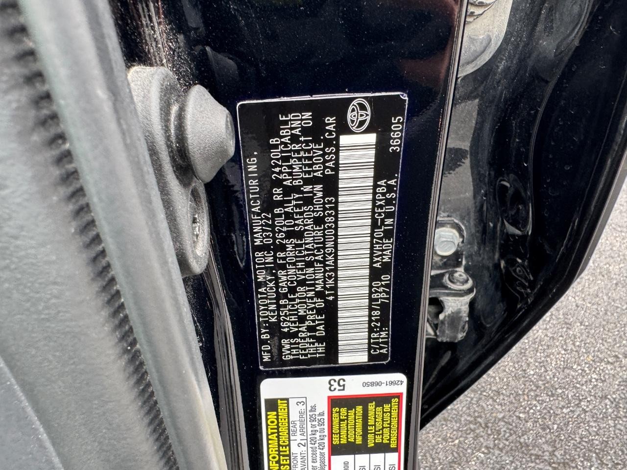 Toyota Camry Vehicle Full-screen Gallery Image 23