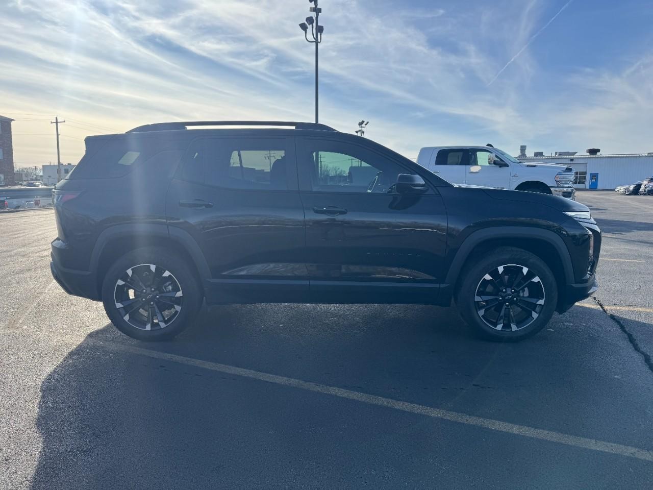 Chevrolet Equinox Vehicle Full-screen Gallery Image 02