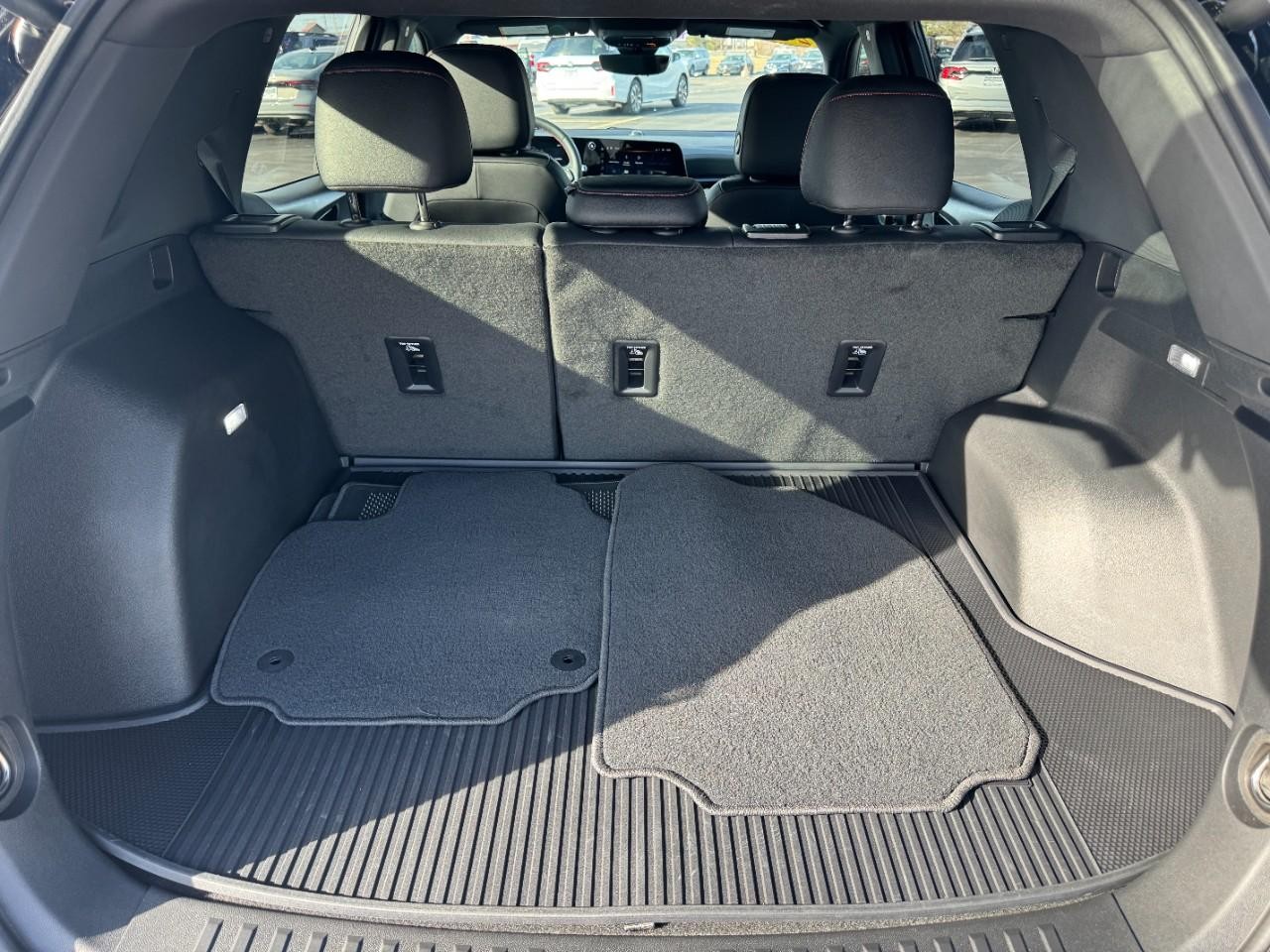 Chevrolet Equinox Vehicle Full-screen Gallery Image 04