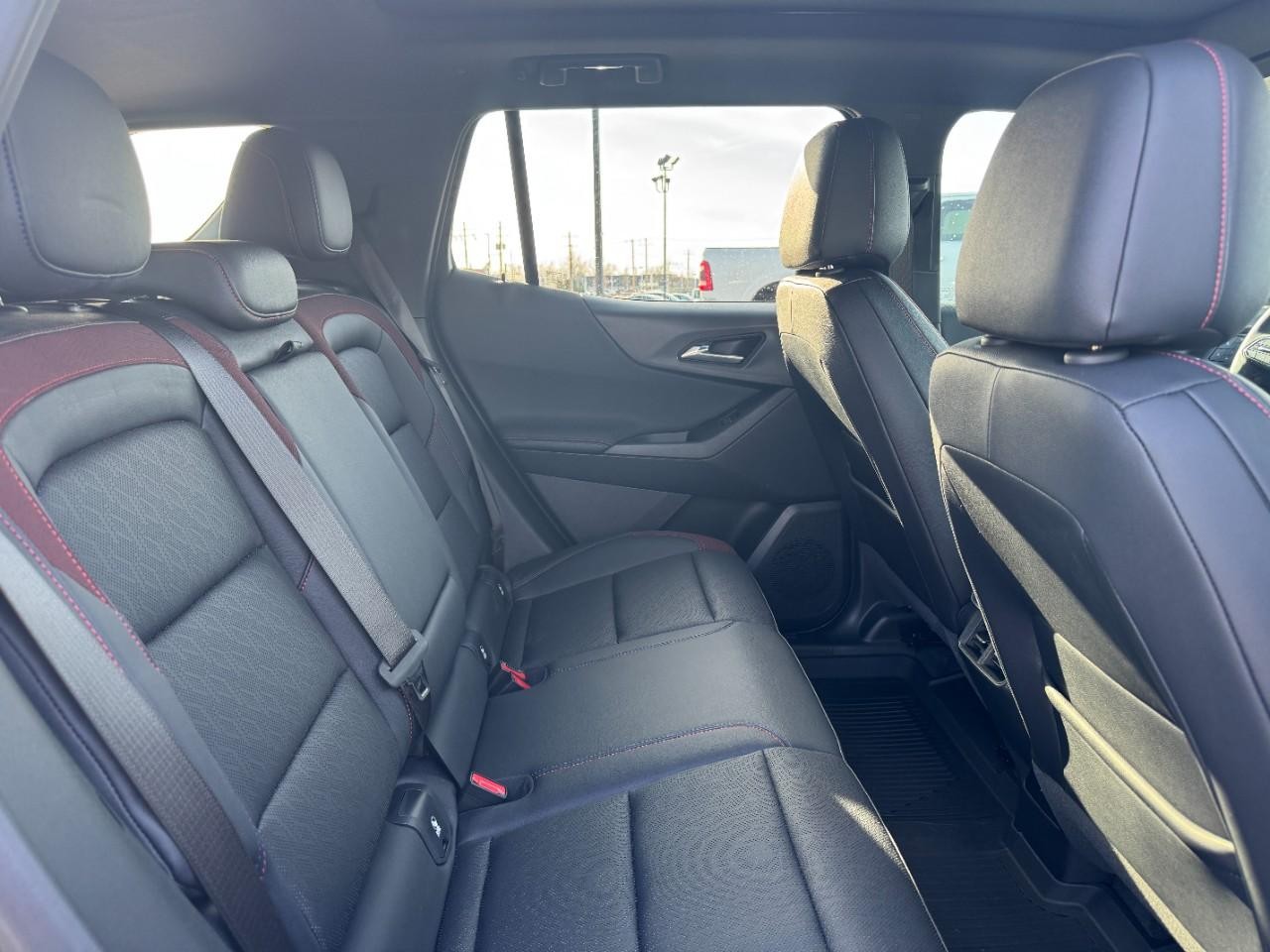 Chevrolet Equinox Vehicle Full-screen Gallery Image 10