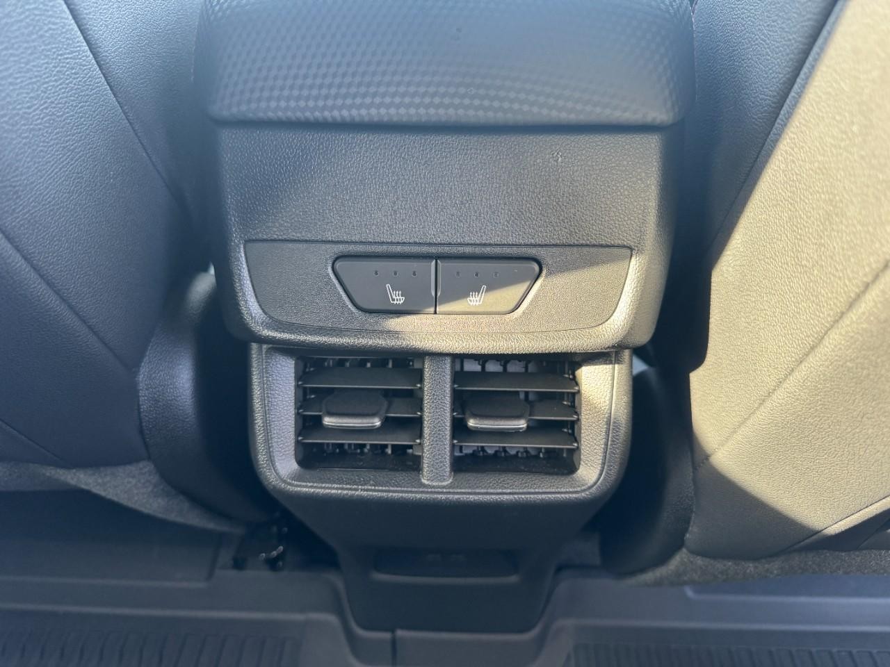 Chevrolet Equinox Vehicle Full-screen Gallery Image 11