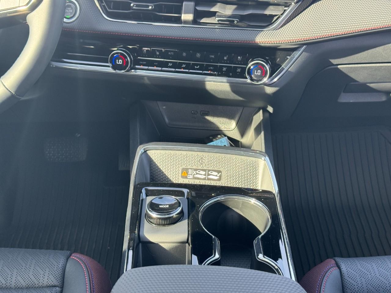 Chevrolet Equinox Vehicle Full-screen Gallery Image 15