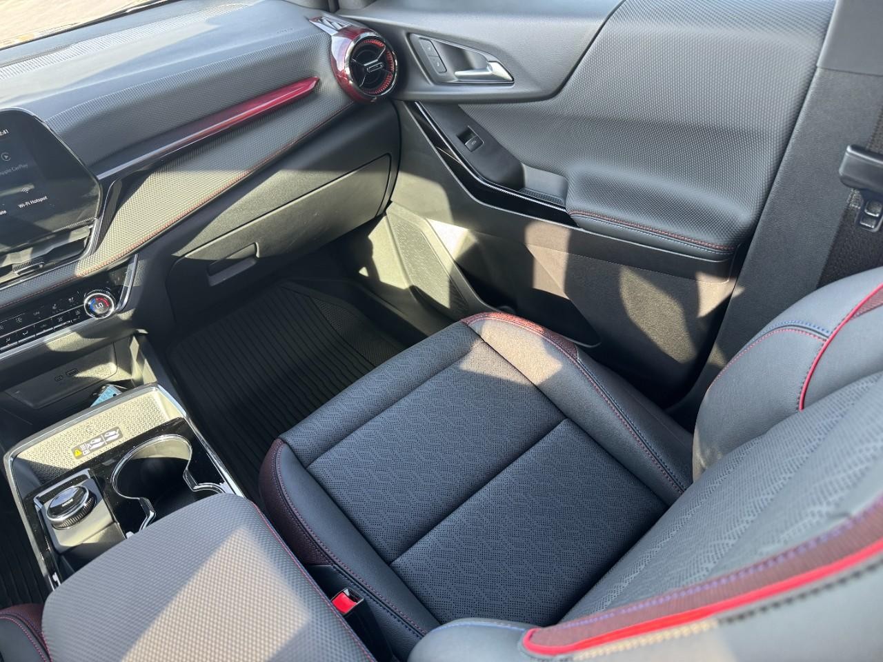 Chevrolet Equinox Vehicle Full-screen Gallery Image 16