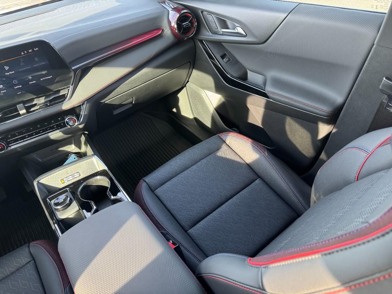 Chevrolet Equinox Vehicle Full-screen Gallery Image 17