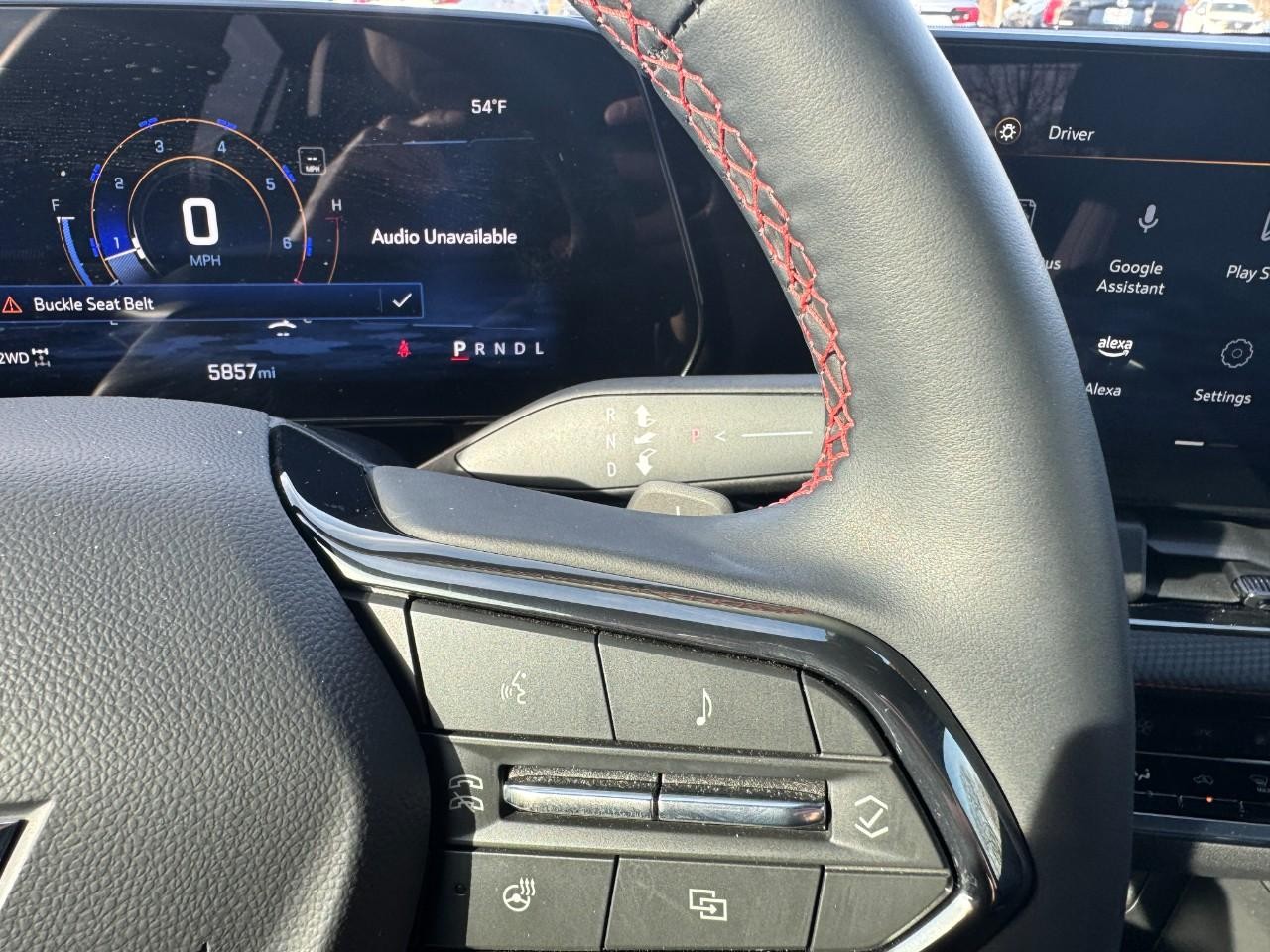 Chevrolet Equinox Vehicle Full-screen Gallery Image 22